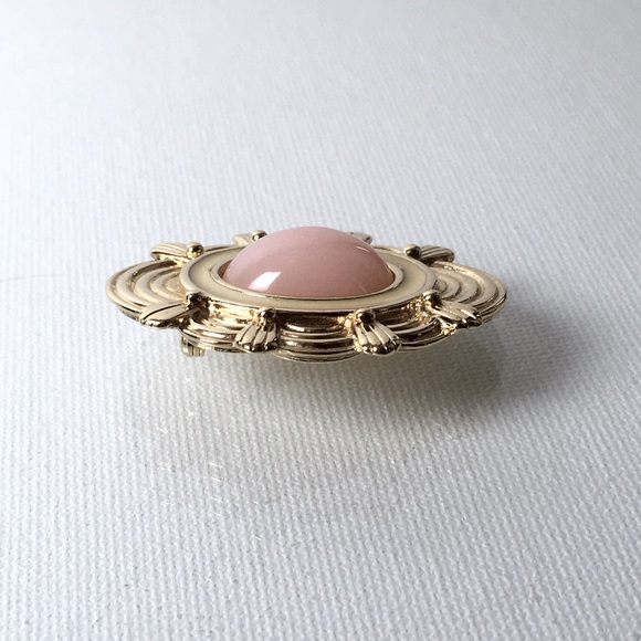 Vintage Gold Tone Brooch Edwardian Inspired Blush Colour Acrylic Center Cabochon - Picture 3 of 3
